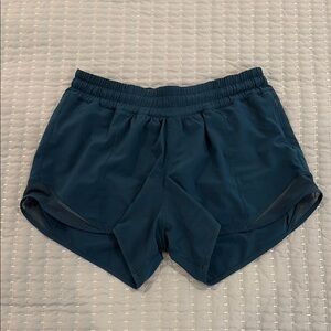 Lululemon Hotty Hot Low-Rise Lined
Short 4"